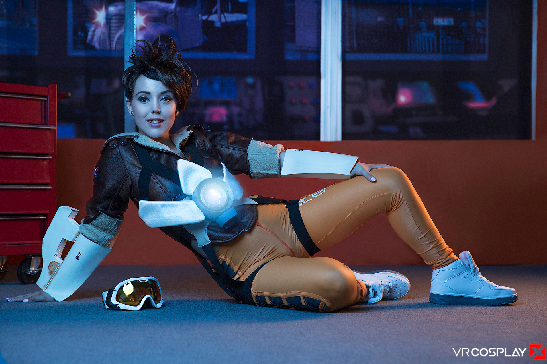 Armed F. reccomend cosplay tracer